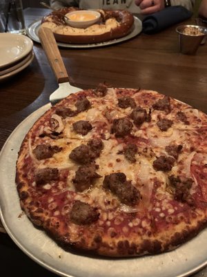 Pizza Lucé Seward by null