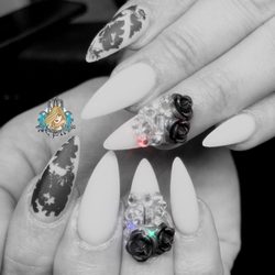 Aly's Nails - Black and white