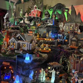 Kris Kringl - Halloween village - Holiday Decorations Near Me - Leavenworth, Washington