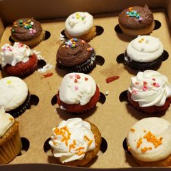 Molly's Cupcakes - Assorted minis cupcakes