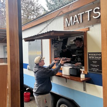 Matt's BBQ - Pickup window - Food Trucks Near Me - Portland, Oregon
