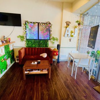 Asian Joint - Thai Chinese Cuisine - Sit & waiting Area - Chinese Near Me - Fairfax, Virginia