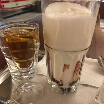 Munding - Hot cocoa in the making - Cafes Near Me - Innsbruck, 7