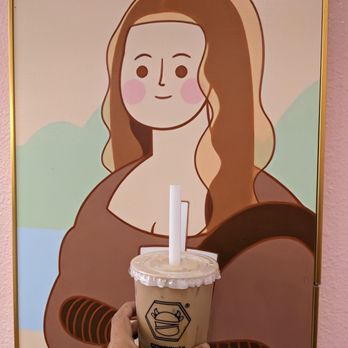 Cowcow’s Tea - Mona Lisa with bubble tea - Bubble Tea Near Me - Honolulu, Hawaii