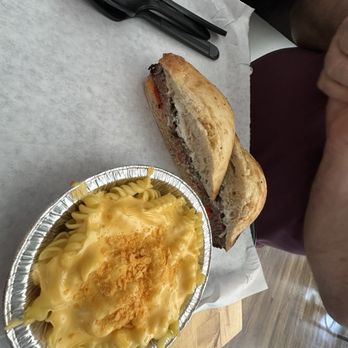 Hogtown Smokehouse - Smoked pork sandwich and macaroni and cheese - Barbeque Near Me - St. Louis, Missouri Hogtown Smokehouse - Smoked pork sandwich and macaroni and cheese - Barbeque Near Me - St. Louis, Missouri