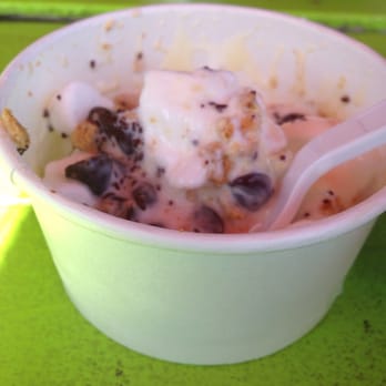 Ono Yo - What was left of the smores kids size it looked beautiful before I attacked it haha so yummy - Ice Cream & Frozen Yogurt Near Me - Kahuku, Hawaii Ono Yo - What was left of the smores kids size it looked beautiful before I attacked it haha so yummy - Ice Cream & Frozen Yogurt Near Me - Kahuku, Hawaii