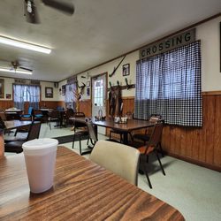 R-BBQ - Seating and front door