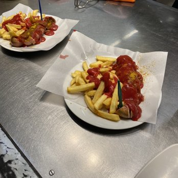 Curry Baude - Currywurst - Curry Sausage Near Me - Berlin, BE Curry Baude - Currywurst - Curry Sausage Near Me - Berlin, BE