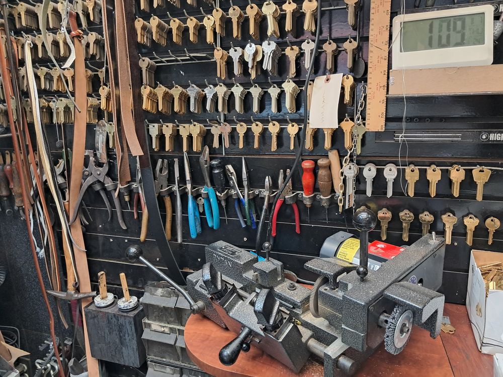 Locksmith System Number HELL’S KITCHEN LOCKSMITH & KEY COPY - Updated June 2026 - 855 9th Ave ...