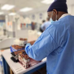 IHDLab Innovative Health Diagnostics - Lab analyzing samples