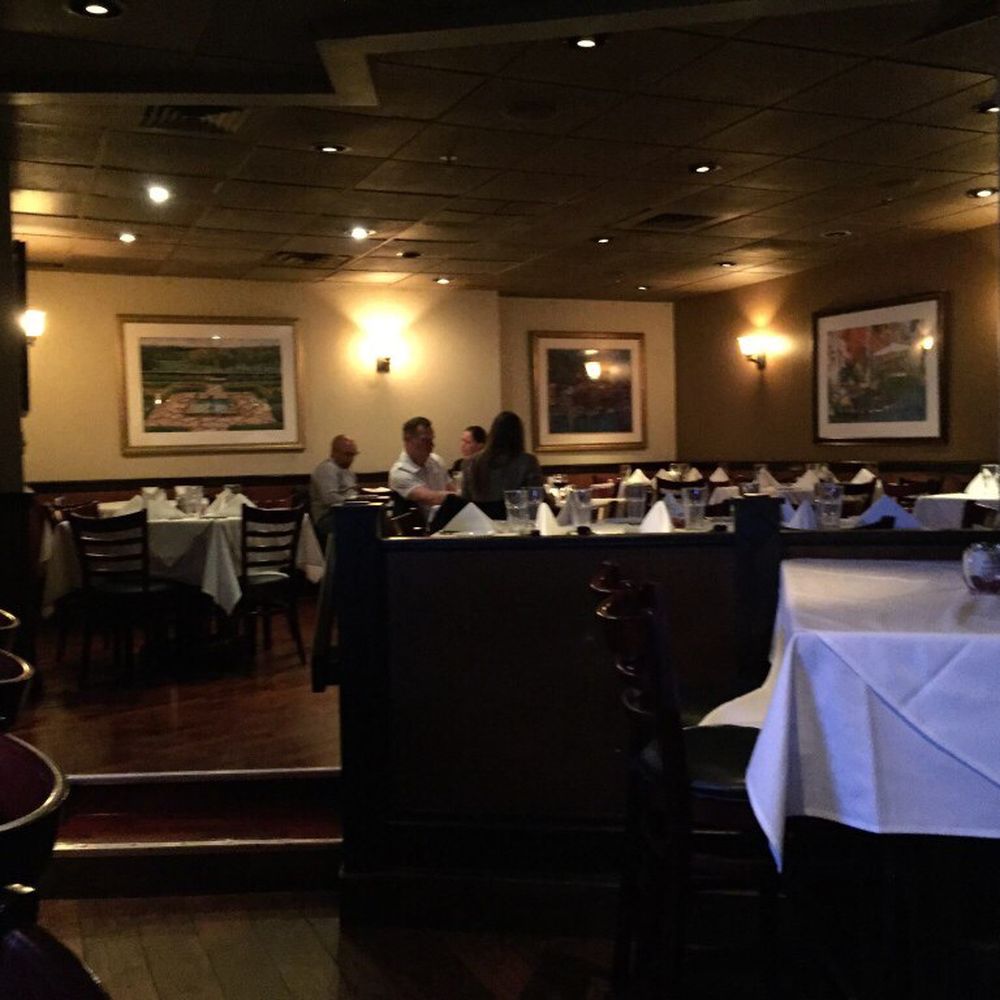 Carmine's - Great Ambiance - Italian Near Me - Chicago, Illinois