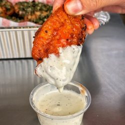 Wing with Ranch (Instagram: foodwithbros)