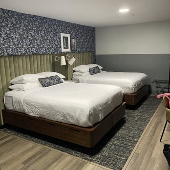 The Darwin Hotel - Double queen beds - Hotels Near Me - Atlanta, Georgia