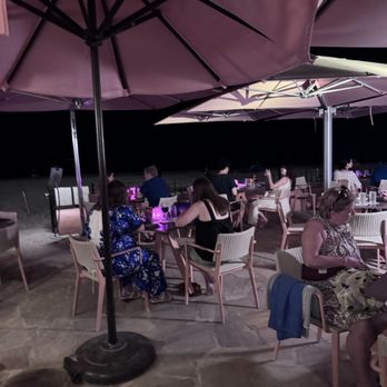 Mai Tai Bar - Seating area - Cocktail Bars Near Me - Honolulu, Hawaii