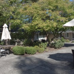 Avamere Crestview of Portland - Courtyard