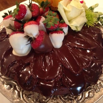 Raspberries N'creme - This cake to feed 59 and cost $100?!?!? You've got to be kidding! - Bakeries Near Me - Oklahoma City, Oklahoma Raspberries N'creme - This cake to feed 59 and cost $100?!?!? You've got to be kidding! - Bakeries Near Me - Oklahoma City, Oklahoma