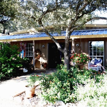 Jin's Bed and Biscuit's Pet Resort - Pet Boarding Near Me - New Braunfels, Texas Jin's Bed and Biscuit's Pet Resort - Pet Boarding Near Me - New Braunfels, Texas