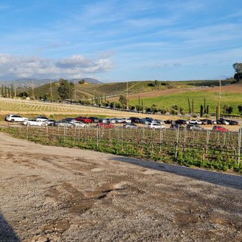 Miramonte Winery - Parking all the way down the hillside - Wineries Near Me - Temecula, California Miramonte Winery - Parking all the way down the hillside - Wineries Near Me - Temecula, California