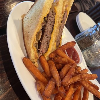 Left Bank Burger Bar - Burgers Near Me - Jersey City, New Jersey