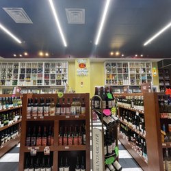 CT Wine and Spirits - Interior