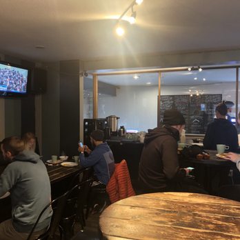 Samesun - Breakfast time at the bar - Hostels Near Me - Banff, Alberta Samesun - Breakfast time at the bar - Hostels Near Me - Banff, Alberta