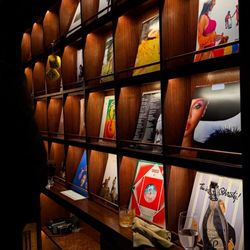 Lou's - DJ Area