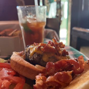 J.G. Melon - Bloody bull and bacon cheeseburger - American Near Me - New York, New York