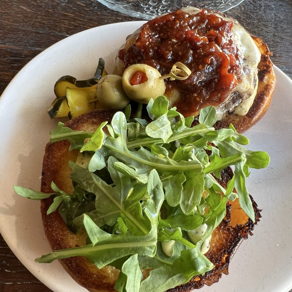 Charlotte's Tavern - Wagyu burger - New American Near Me - Groveland, California