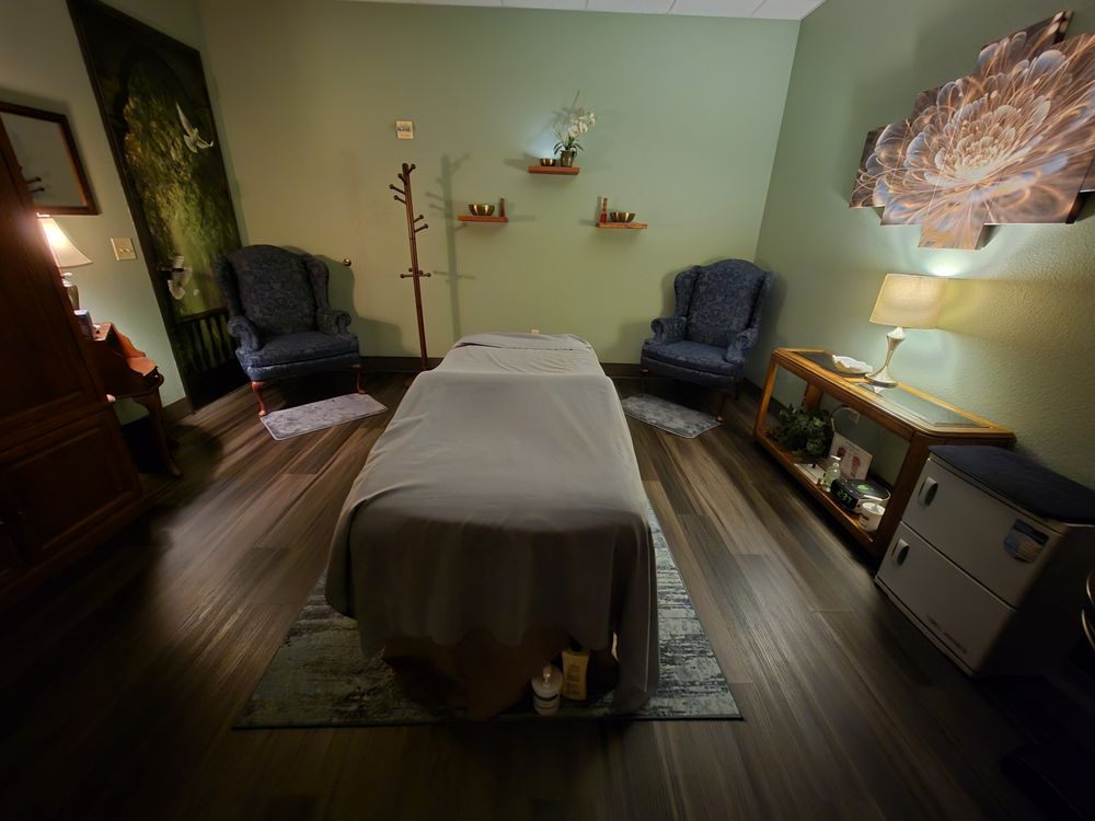Downtowner Massage Logo