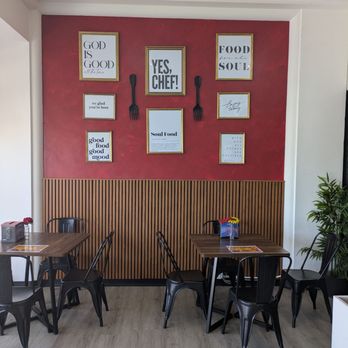 Throwdown Soulfood - Clean and inviting. Come and bring some friends. - Soul Food Near Me - Long Beach , California