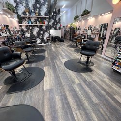 Bloom Beauty Parlor - Bloom inside