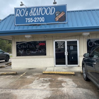 Ro's Seafood - Outside of the establishment. - Seafood Near Me - Lumberton, Texas