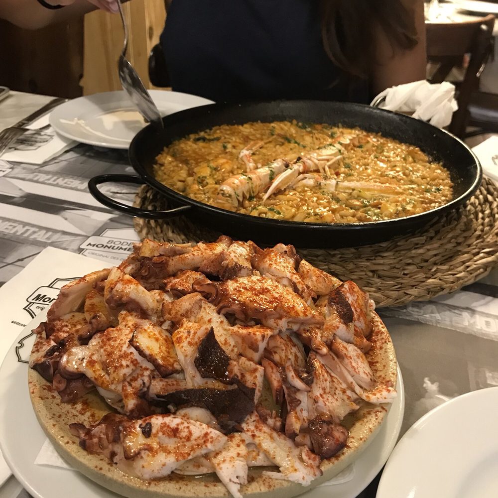 Bodega Monumental - Tapas Bars Near Me - Barcelona, B