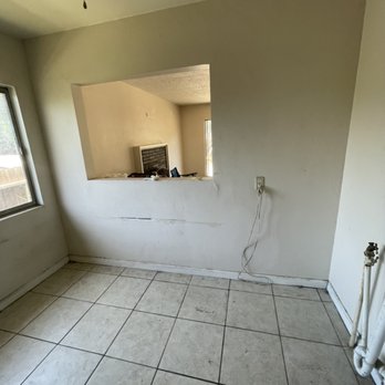 CaliCoat Pro - Kitchen wall before paint - Painters Near Me CaliCoat Pro - Kitchen wall before paint - Painters Near Me