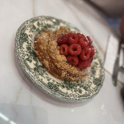 Madame Olivia - Raspberry Danish