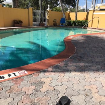 La Quinta Inn by Wyndham Jupiter - Pool - Hotels Near Me - Jupiter, Florida La Quinta Inn by Wyndham Jupiter - Pool - Hotels Near Me - Jupiter, Florida