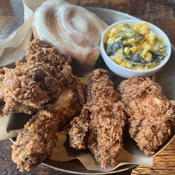 The Pearl - Southern fried chicken with creamed corn (no bacon) & cinnamon sticky bun - New American Near Me - Dublin, Ohio The Pearl - Southern fried chicken with creamed corn (no bacon) & cinnamon sticky bun - New American Near Me - Dublin, Ohio