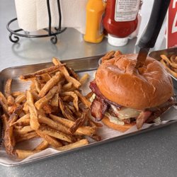 Scottie B's Burgers - Hot Lips Burgerw/ fries
