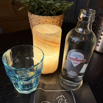 Poule & Poulette - Sparkling water - Chicken Shop Near Me - Gent, VOV Poule & Poulette - Sparkling water - Chicken Shop Near Me - Gent, VOV