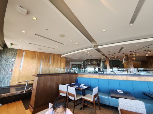 Roy's Restaurant by null