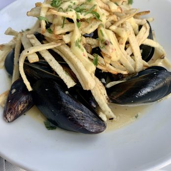 Pasta Moon - Steamed P.E.I. Mussels - Italian Near Me - Half Moon Bay, California Pasta Moon - Steamed P.E.I. Mussels - Italian Near Me - Half Moon Bay, California