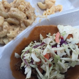 Pork taco with slaw and mac n' cheese Pork taco with slaw and mac n' cheese
