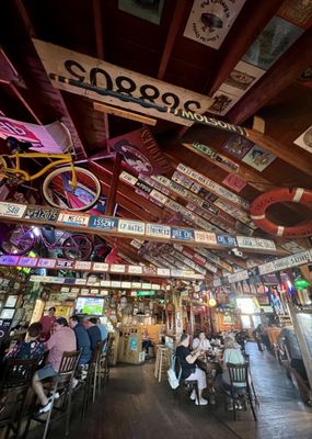 Howard's Pub by null