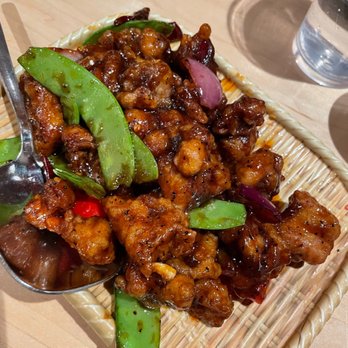 Mama Chang - Stir fry chicken with snow peas - Chinese Near Me - Fairfax, Virginia
