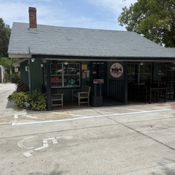 Tonys Chowder House - Front of building - Seafood Near Me - Mount Dora, Florida