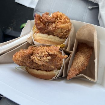Daybird - Two Sandos and a tender - Chicken Shop Near Me - Los Angeles, California Daybird - Two Sandos and a tender - Chicken Shop Near Me - Los Angeles, California