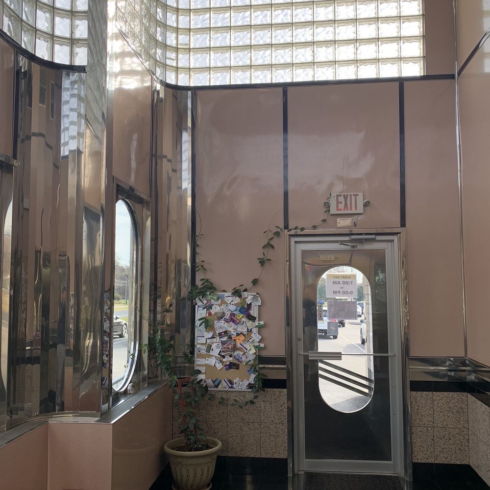 Spinning Wheel Diner - Entrance- photo does not do justice:) - Diners Near Me - Whitehouse Station, New Jersey