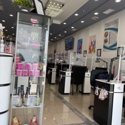 Delight 2 Nails & Spa - Manicure stations