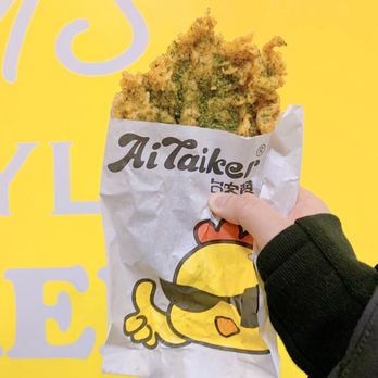 AiTaiker Taiwanese Fried Chicken - a hand holding a bag of fried chicken - Chicken Shop Near Me - Vaughan, Ontario AiTaiker Taiwanese Fried Chicken - a hand holding a bag of fried chicken - Chicken Shop Near Me - Vaughan, Ontario