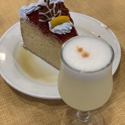 Torta tres leches y pisco sour